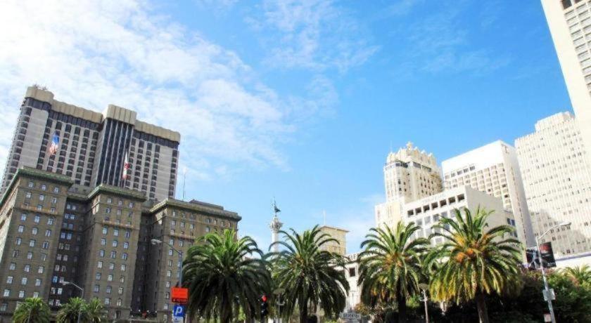 The Monarch Hotel 2*