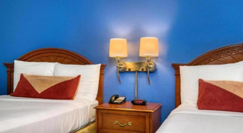 The Monarch Hotel 2*